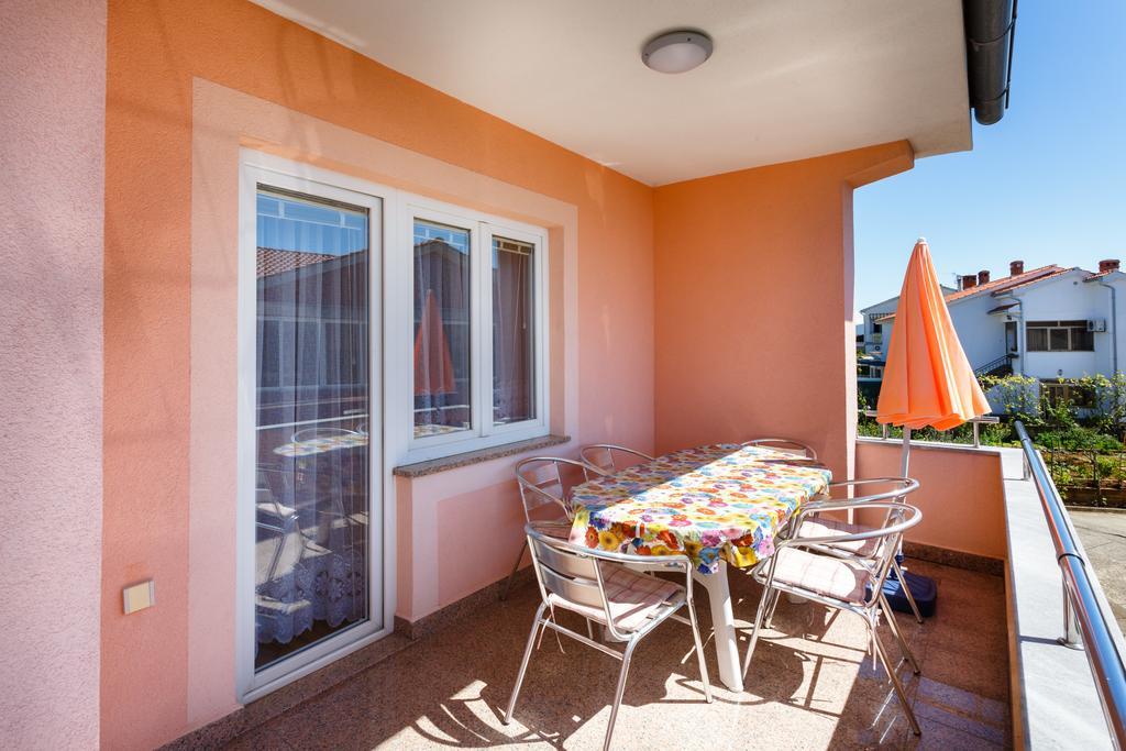 Apartment Nevenka Krk Town Bagian luar foto