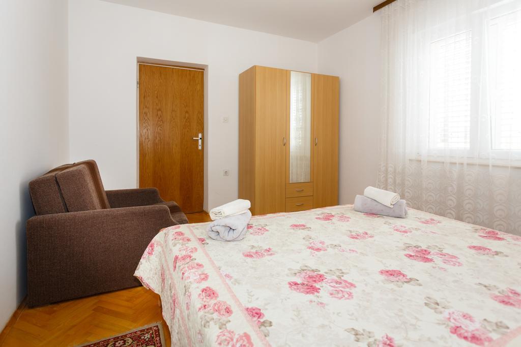 Apartment Nevenka Krk Town Bagian luar foto