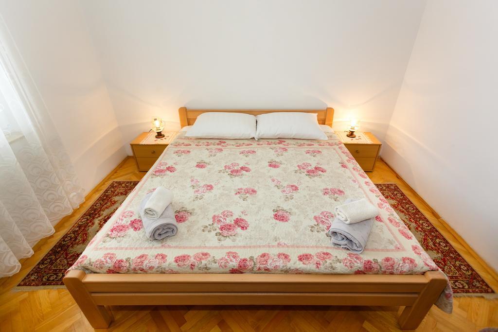 Apartment Nevenka Krk Town Bagian luar foto